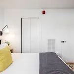 Holiday home Multi-condo Building With 7 Units 15 Bedrooms 22 Beds And Free Parking Nashville