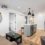 Holiday home Multi-condo Building With 7 Units 15 Bedrooms 22 Beds And Free Parking Nashville
