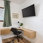 Holiday home Multi-condo Building With 7 Units 15 Bedrooms 22 Beds And Free Parking *