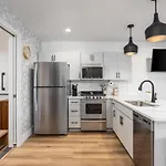 Multi-condo Building With 7 Units 15 Bedrooms 22 Beds And Free Parking Holiday home Nashville