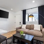 Holiday home Multi-condo Building With 7 Units 15 Bedrooms 22 Beds And Free Parking *
