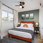 Multi-condo Building With 7 Units 15 Bedrooms 22 Beds And Free Parking