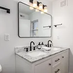 Multi-condo Building With 7 Units 15 Bedrooms 22 Beds And Free Parking Holiday home Nashville