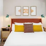 Multi-condo Building With 7 Units 15 Bedrooms 22 Beds And Free Parking *