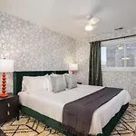 Multi-condo Building With 7 Units 15 Bedrooms 22 Beds And Free Parking * Nashville