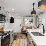Multi-condo Building With 7 Units 15 Bedrooms 22 Beds And Free Parking Holiday home *