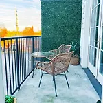 Cozy Cabin - 2 Miles To Broadway & Free Parking