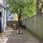 5 Mins To Downtown 2 Bed 1 Bath 2 Car Garage