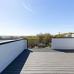 New! Beautiful Murals, Rooftop Deck & Karaoke! Nashville