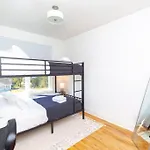 Holiday home New! Beautiful Murals, Rooftop Deck & Karaoke! *