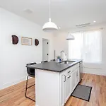 Holiday home New! Beautiful Murals, Rooftop Deck & Karaoke! Nashville