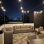 New! Beautiful Murals, Rooftop Deck & Karaoke! Nashville