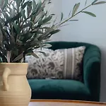 Stunning Riverfront Getaway In Downtown Nashville