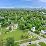 Lux East Nash-Hot Tub & Rooftop Patio