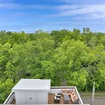 Lux East Nash-hot Tub & Rooftop Patio Holiday home Nashville
