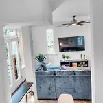 Lux East Nash-hot Tub & Rooftop Patio Holiday home