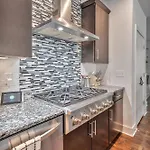 Holiday home Lux East Nash-hot Tub & Rooftop Patio Nashville