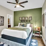 Lux East Nash-hot Tub & Rooftop Patio *