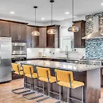 Holiday home Lux East Nash-hot Tub & Rooftop Patio *