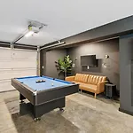 Skyline View With Rooftop Deck