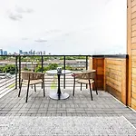 Holiday home Skyline View With Rooftop Deck *