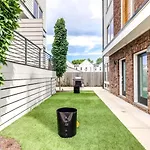 Skyline View With Rooftop Deck