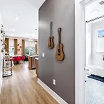 Apartment Rooftop Views Stylish Decor Nash Downtown Access Nashville