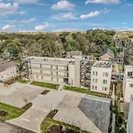 Apartment Rooftop Views Stylish Decor Nash Downtown Access