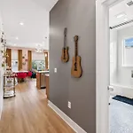 Rooftop Views Stylish Decor Nash Downtown Access *
