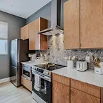 Rooftop Views Stylish Decor Nash Downtown Access Apartment