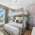 Rooftop Views Stylish Decor Nash Downtown Access Apartment