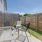 Ten Minutes To Broadway Stylish Gated Townhome