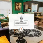 Eccentric East Nash Unique Design