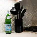 Large Royal Townhome Beautiful Design And Rooftop