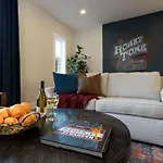 Large Royal Townhome Beautiful Design And Rooftop *