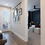 Large Royal Townhome Beautiful Design And Rooftop Holiday home *