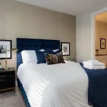 Large Royal Townhome Beautiful Design And Rooftop *