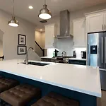 Holiday home Large Royal Townhome Beautiful Design And Rooftop *