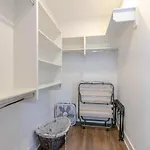 Hilltop Charmer Super Close To Downtown Three Bedroom Holiday home