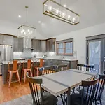 Holiday home Music Marvel Minutes To Broadway Nashville