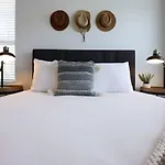 Minutes To Broadway Stunning Townhome Holiday home *
