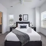 Holiday home Minutes To Broadway Stunning Townhome
