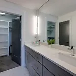 Holiday home Minutes To Broadway Stunning Townhome Nashville