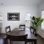 Minutes To Broadway Stunning Townhome