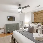 The Downtown Delight Holiday home