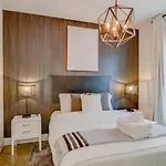 Urban Living- Rooftop Hangout- Hillsboro Village Holiday home Nashville