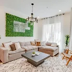 Urban Living- Rooftop Hangout- Hillsboro Village *