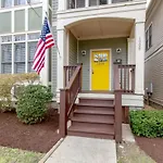 Vibrant Trendy Two Bedroom Home Near Marathon Village