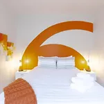 Holiday home Vibrant Trendy Two Bedroom Near Marathon Village