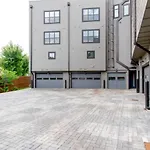 East Nash Superstar- Skyline Views Terrace- Mural